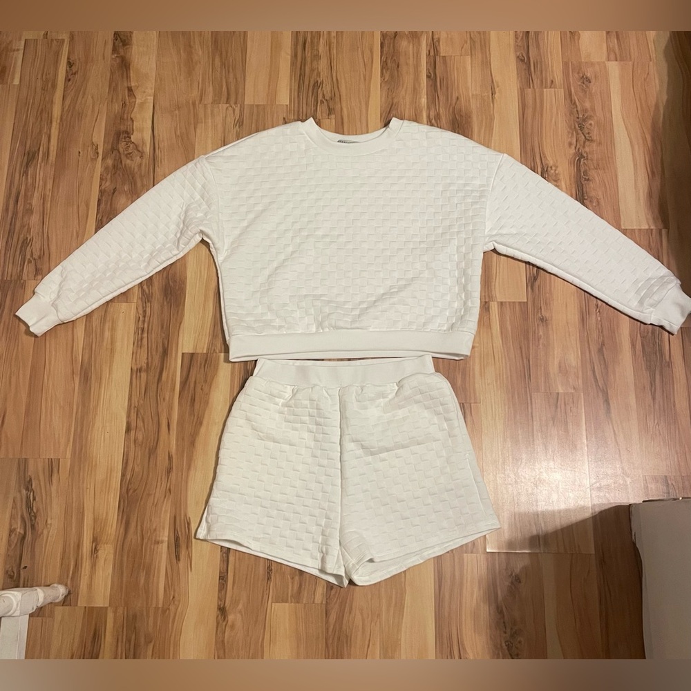 Paper Crane White Quilted Sweater/Shorts Set